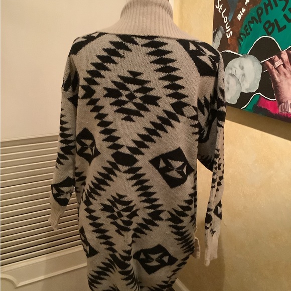 Cozy Geometric Knit Cardigan - Picture 2 of 4